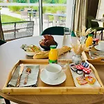 Le Domaine Des Diamants Blancs Bed & Breakfast